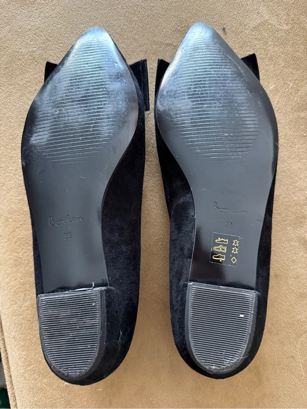 Boden Black Suede Pointed Toe Ballet Flats Grosgrain Ribbon Bows Size 39/ 8.5 US